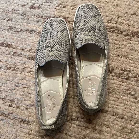 All man made materials. - Picture 1 of 2